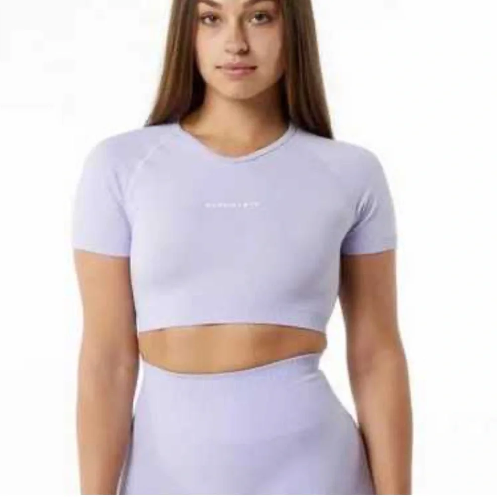 Alphalete Amplify Set with Leggings and Crop Top in Misty Lilac - Picture 14 of 14